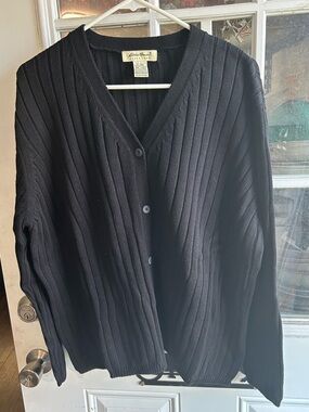 NWOT Eddie Bauer Black Ribbed V-Neck Button-Up Cardigan.  Women’s size 2X. 24”lg